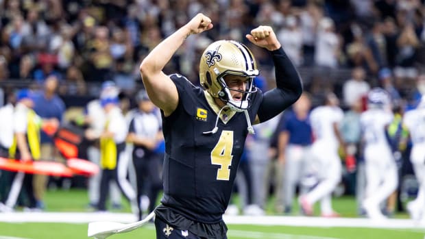 New Orleans Saints QB Derek Carr celebrates a Week 1 touchdown.